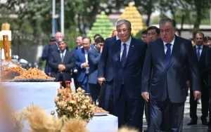 Kazakh and Tajik Presidents Explore Agricultural Exhibition in Dushanbe