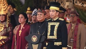 Jokowi Wears East Kalimantan Kustim Traditional Attire