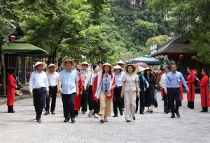 Australian Senate President Visits Trang An Eco-Tourism Site in Vietnam