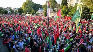 Hundreds of Thousands in Istanbul Honor Haniyeh's 'Final Will'