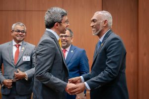 Abdullah bin Zayed Meets Maldivian President on Sidelines of UNGA 79