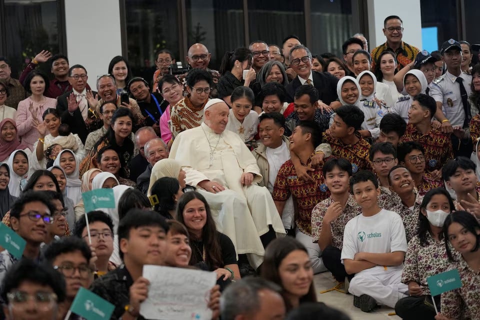 Pope Francis Praises Indonesian Families as a Model for National Development