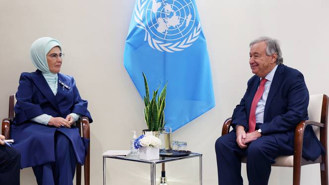 Emine Erdoğan Meets UN Secretary-General to Discuss Global Waste Management and COP29