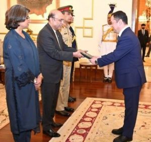 Uzbek Ambassador Alisher Tukhtayev Presents Credentials to President Zardari