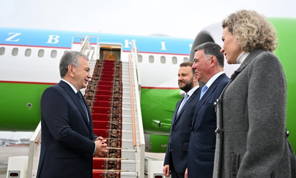 Shavkat Mirziyoyev Arrives in Moscow for CIS Summit