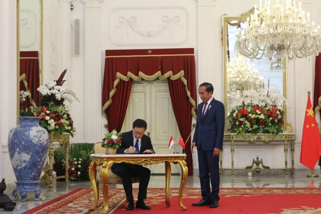 President Joko Widodo Hosts Chinese VP Han Zheng at Merdeka Palace