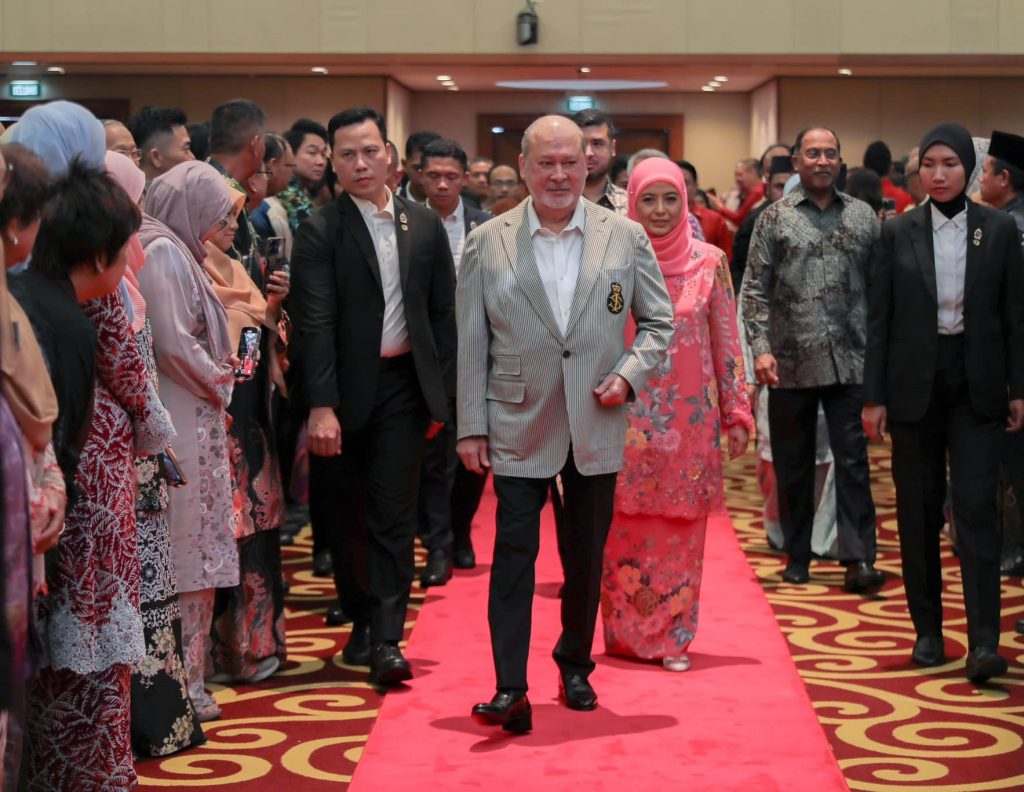 Sultan Ibrahim and Queen Raja Zarith Sofiah Meet Malaysian Community in Brunei