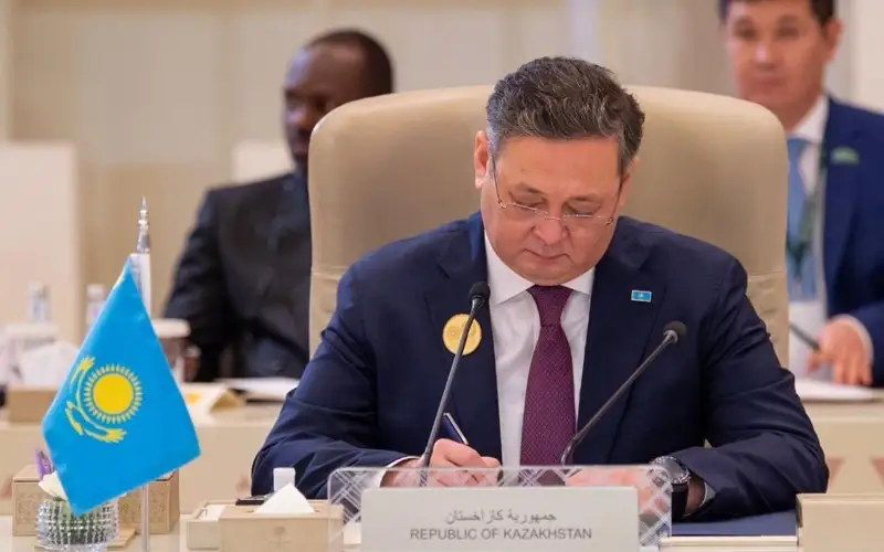 Kazakh Foreign Minister Advocates for Peaceful Resolutions at Extraordinary Arab and Islamic Summit