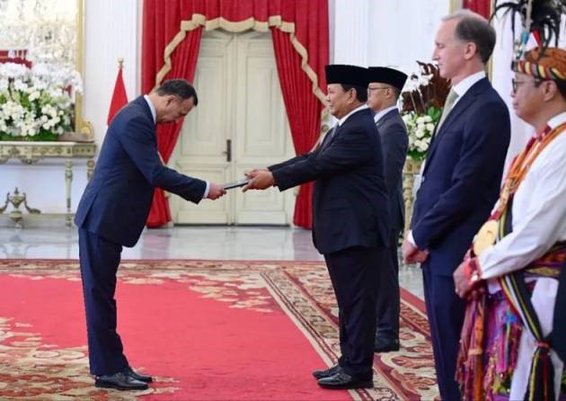 Uzbekistan’s Ambassador to Indonesia Oybek Eshonov Presents Credentials to President Prabowo