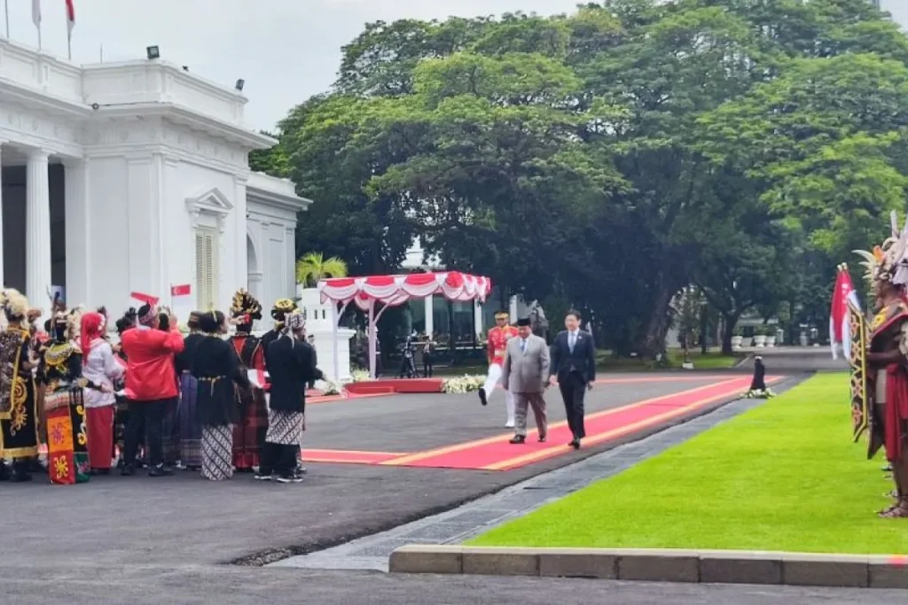 President Prabowo Welcomes Singapore's Prime Minister Lawrence Wong