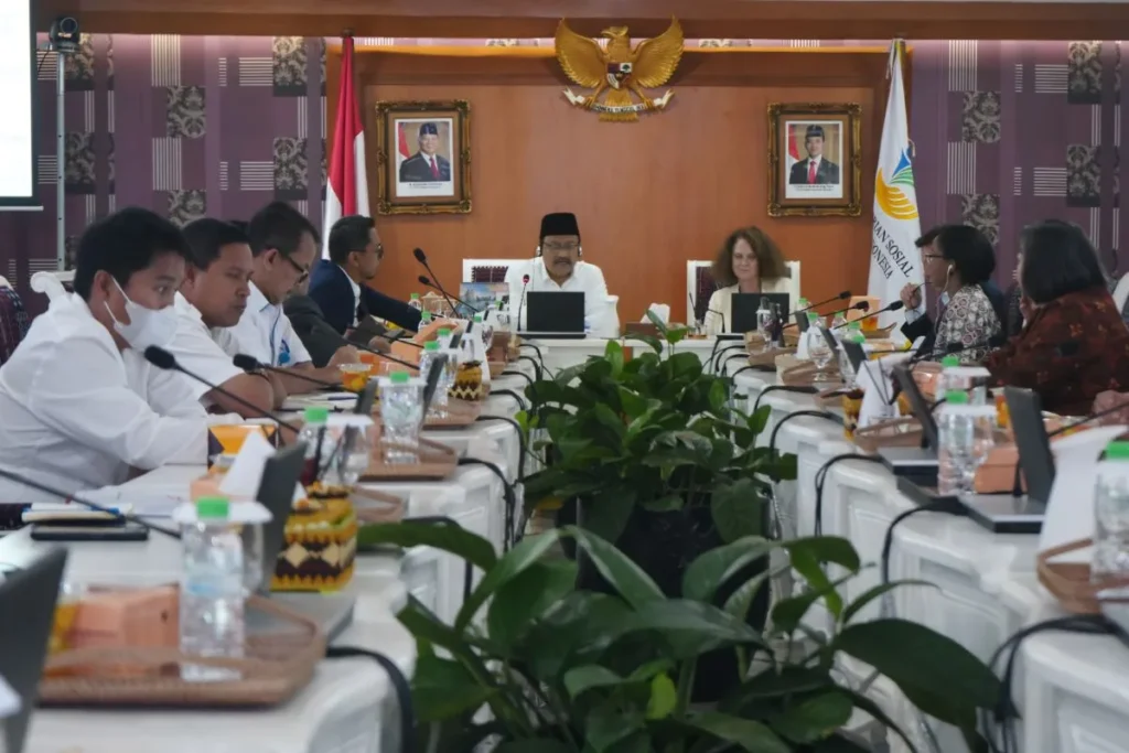 Social Affairs Minister, World Bank Discuss Poverty Alleviation Strategies