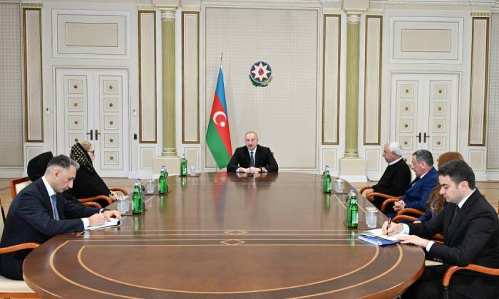 Ilham Aliyev Meets Families of AZAL Plane Crash Victims, Highlights Heroism of Crew Members