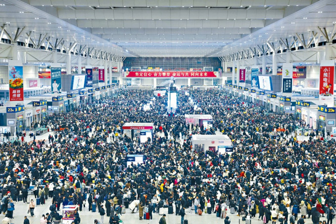 China's Spring Festival Travel Rush Begins, Projecting 9 Billion Trips