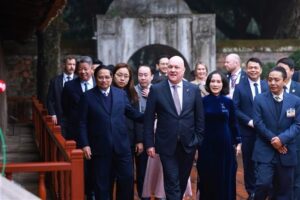 Vietnamese, New Zealand Prime Ministers Visit Hanoi’s Temple of Literature