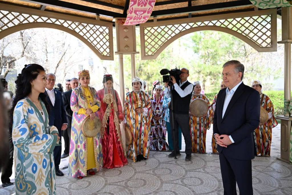 President Mirziyoyev Joins Navruz Festivities in Rohat Mahalla