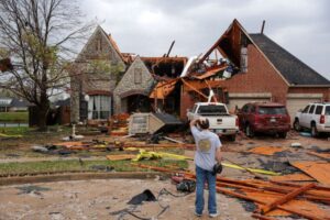 Severe Tornadoes and Flooding Hit Central U.S., Leaving Widespread Damage and Disruption