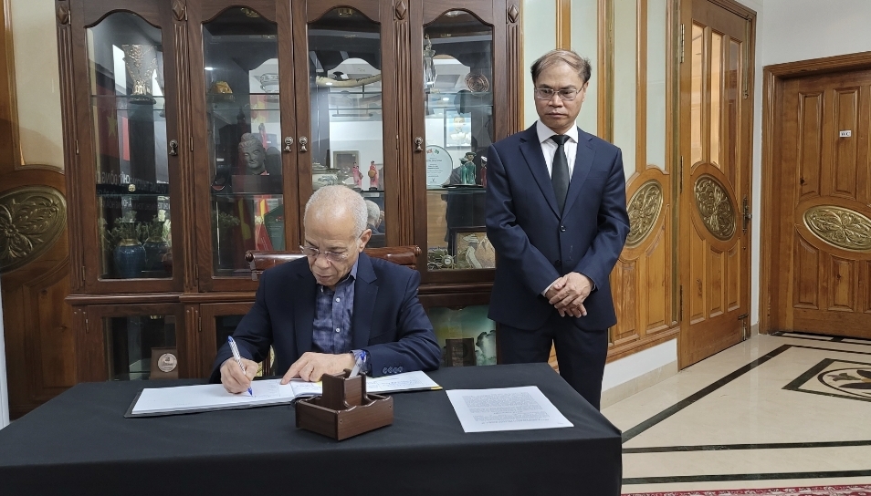 Moroccan Ambassador His Excellency Mr. Mohammed Karamune Offers Condolences at Vietnam Embassy