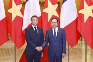 Vietnamese NA Chairman, Macron Agree to Strengthen Parliamentary Cooperation and Strategic Ties