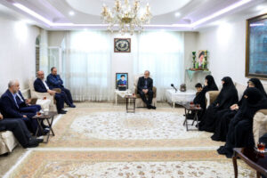 President Pezeshkian Pays Tribute to Families of Late President Raisi and Companions