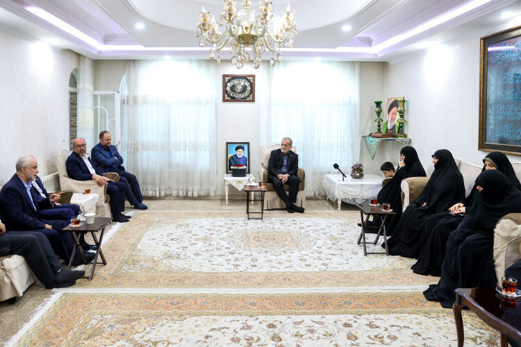 President Pezeshkian Pays Tribute to Families of Late President Raisi and Companions