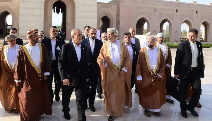 Iranian President Visits Sultan Qaboos Grand Mosque