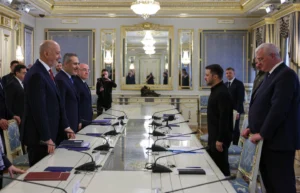 Turkish Foreign Minister Meets Ukrainian President in Kyiv