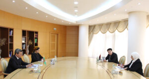 Turkmen Foreign Minister Receives New Palestinian Ambassador