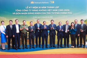 PM Chính Urges Vietnam Airlines to Lead with Green Innovation and Global Ambition on 30th Anniversary