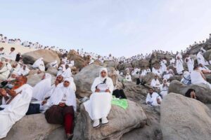 Muslim Pilgrims Ascend Mount Arafat for Peak of Hajj