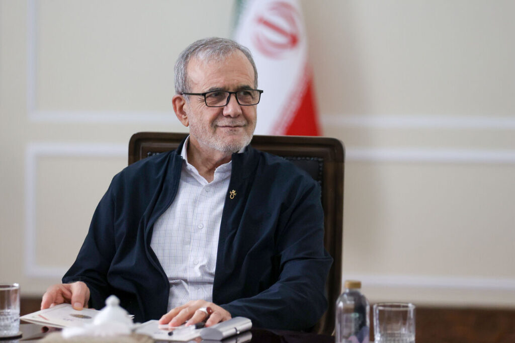 President Pezeshkian Calls for Balanced Approach to Social Norms and Public Satisfaction