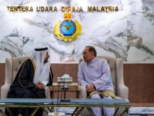 Saudi Minister Dr. Tawfiq Al-Rabiah Receives Malaysia’s Prestigious Hijra Personality of the Year Award