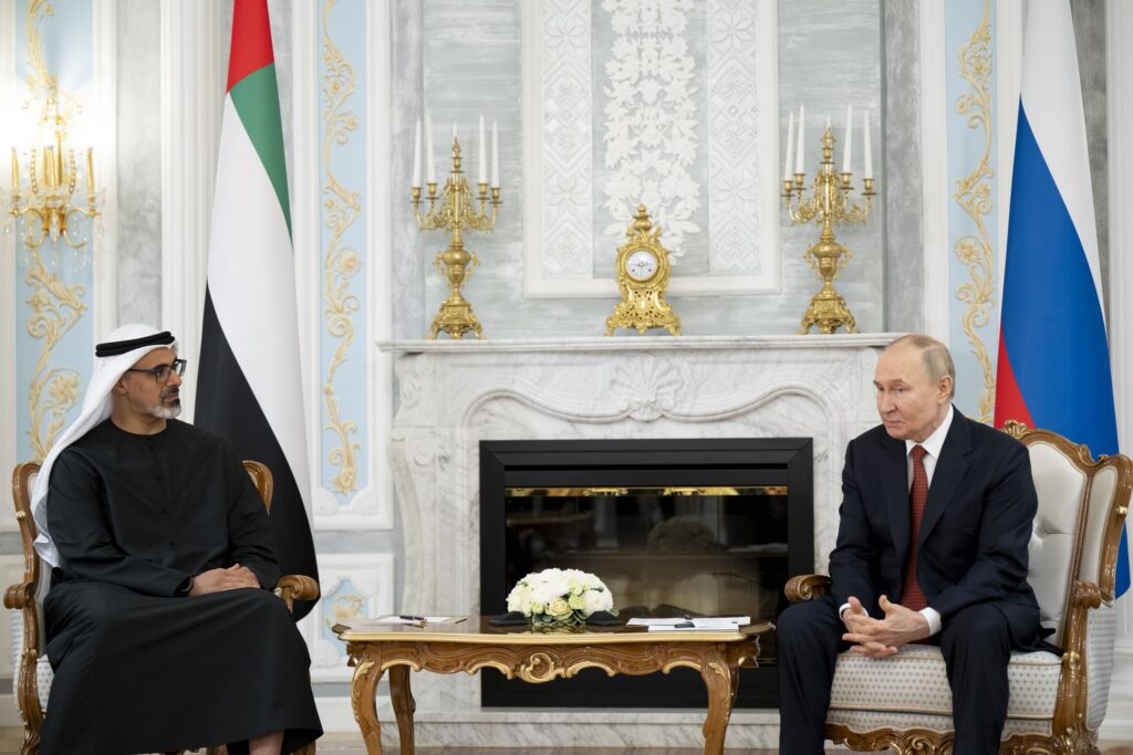 Crown Prince of Abu Dhabi Meets Putin on Sidelines of EAEU Summit in Minsk
