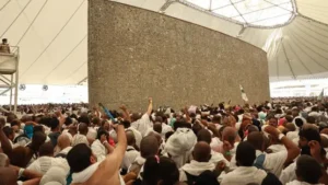Pilgrims Begin Stoning Ritual in Mina as Eid Al-Adha Commences