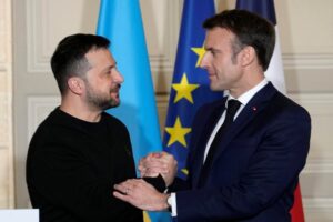Macron, Zelensky Hold Phone Talks, Agree to Meet Following Alaska Summit