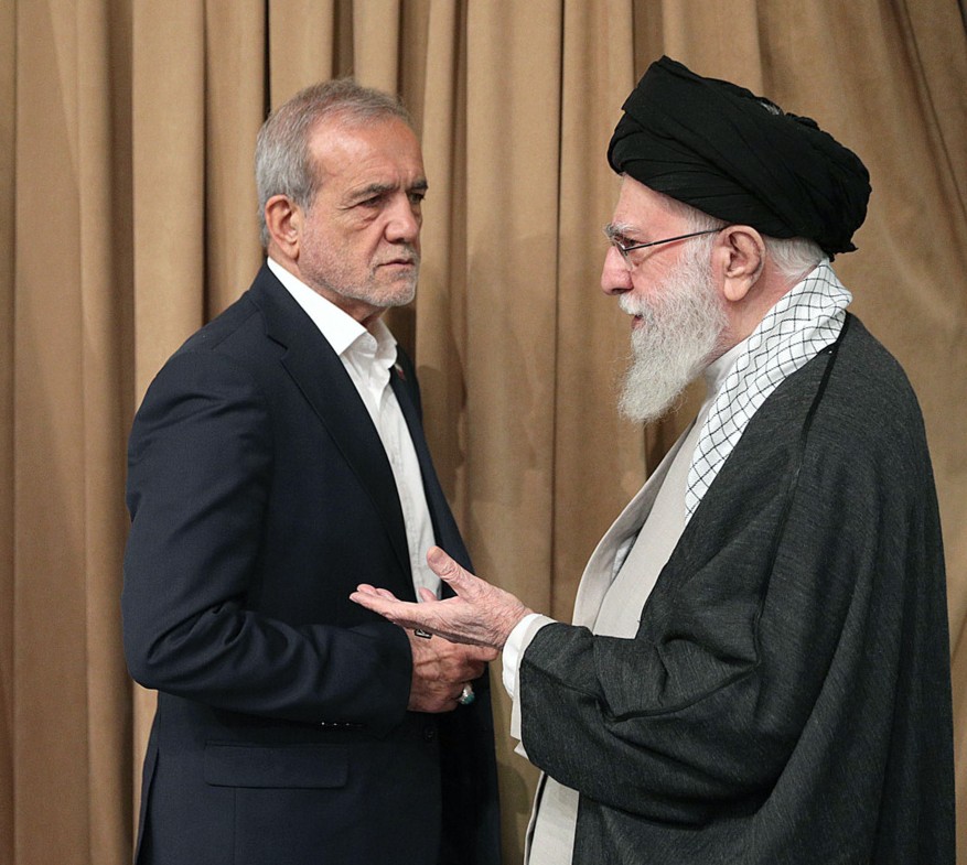 President Pezeshkian Meets Ayatollah Khamenei Ahead of UNGA Trip