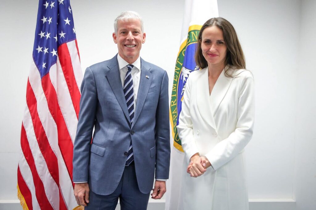 Romanian Foreign Minister Holds Talks with U.S. Energy Secretary on Strategic Energy Projects