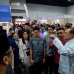 Anwar Ibrahim Visits Absolut Bazaar X Festival Gaya Raya, Encourages Moderate Syawal Celebrations