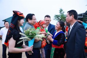 Vietnam PM Urges Expansion of Macadamia Cultivation in Điện Biên to Boost Local Economy