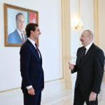 President Ilham Aliyev Showcases Commemorative Gift from U.S. President Trump During Meeting with U.S. Official