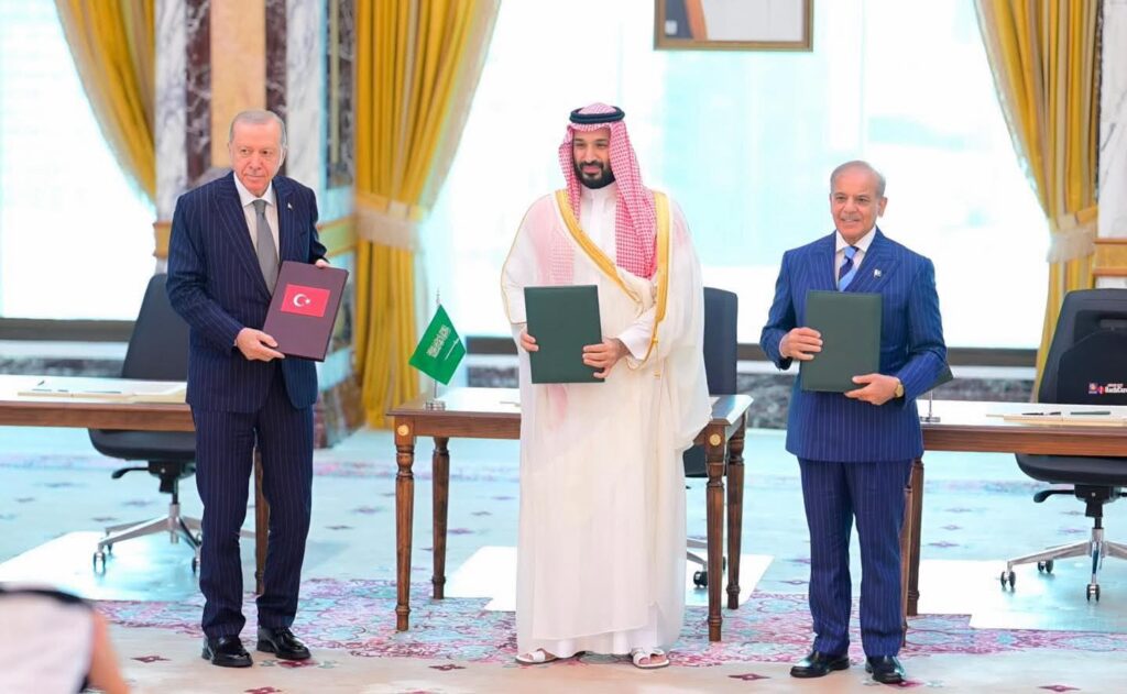 Pakistan, Saudi Arabia and Türkiye Sign Joint Defence Agreement